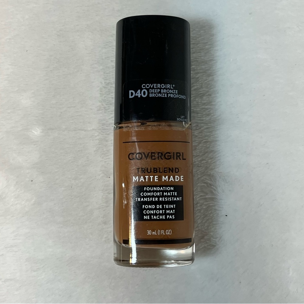 CoverGirl TruBlend Matte Made Foundation in shade D40 – Deep Bronze NEW